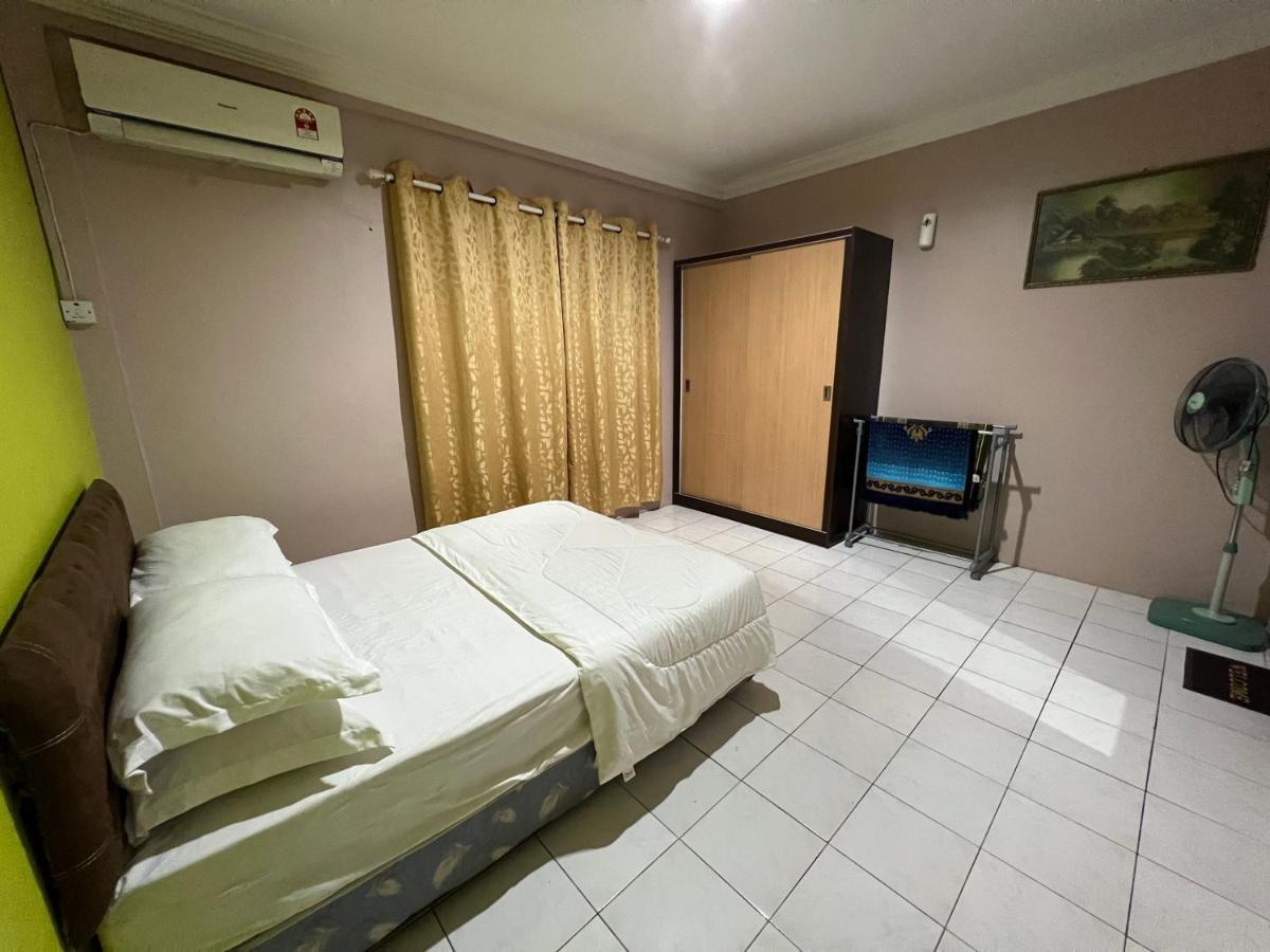 Hanif Homestay Kuching Exterior foto