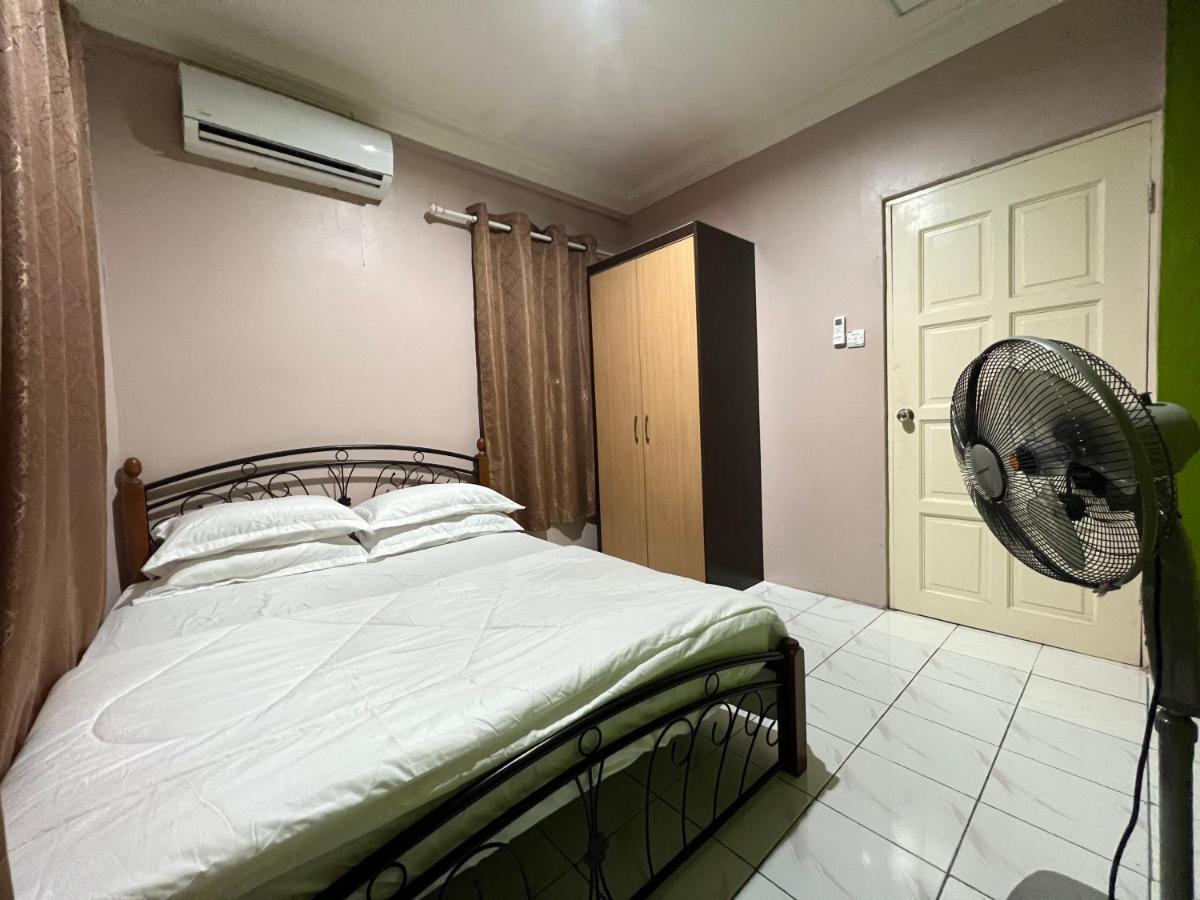 Hanif Homestay Kuching Exterior foto