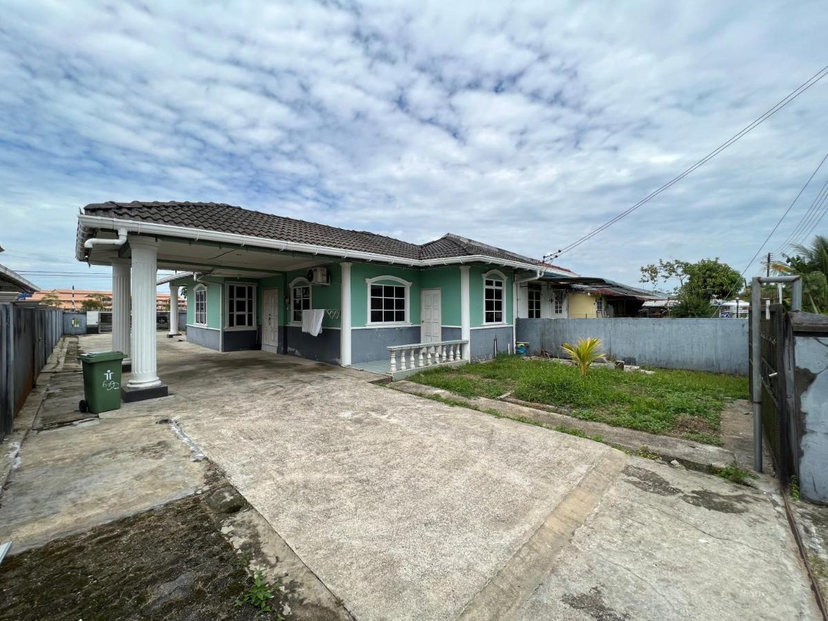Hanif Homestay Kuching Exterior foto